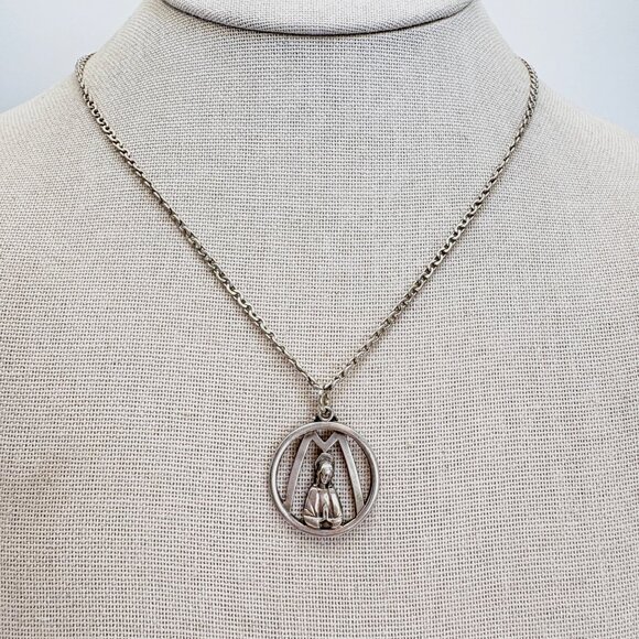 VTG Sterling Silver 925 Mother Mary Circle Pendant Necklace Size 18.5" Length - Picture 1 of 13